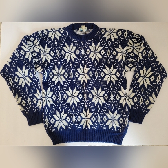 Vintage Whitefish Bay Blue and White Christmas Holiday Pullover Knitted Sweater - Picture 1 of 7